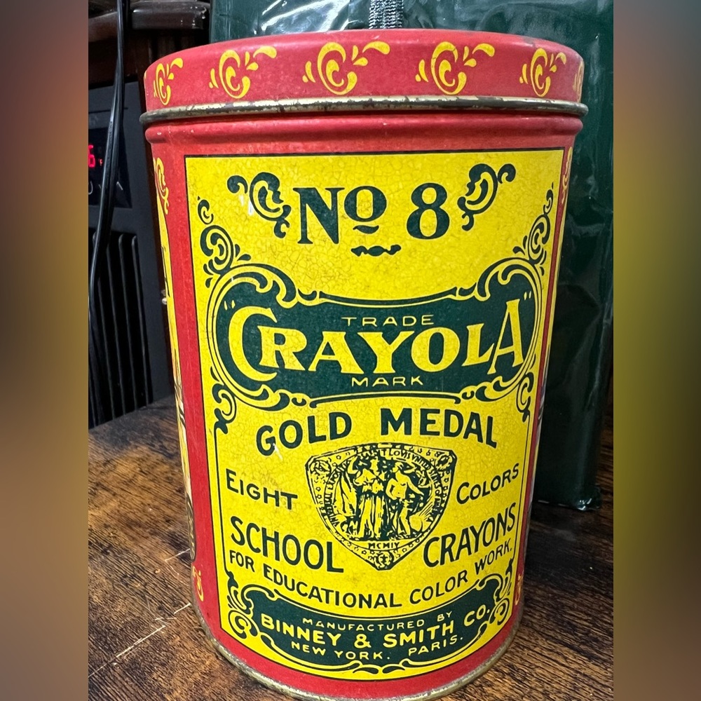 Vintage 1982 Crayola Crayon Tin Set